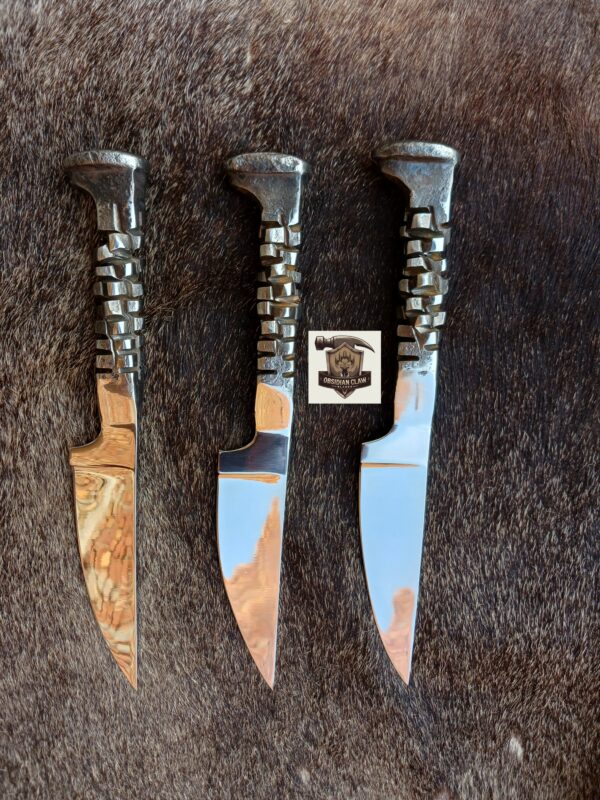 Handmade high carbon D2 steel Lot of 3  Railroad Spikes Skinner knives.  
Overall length: 9 inches. 
Blade Length  : 4.5 inches.  
Handle Length: 4.5 inches.