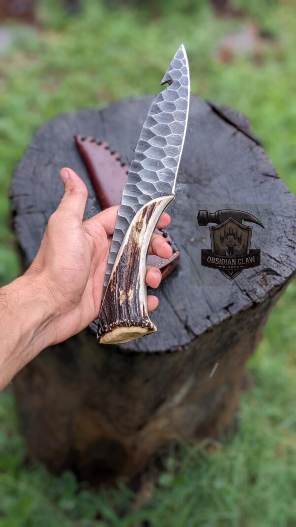 Handmade  carbon steel deer antler crown handle hunting  knife.