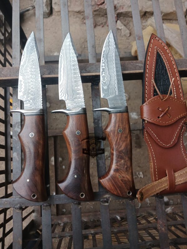 Unique Custom Handmade High carbon lot of "3"Damascus Steel Hunting knife.