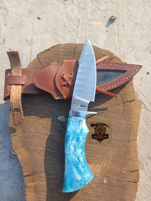 Custome Handmade High carbon Damascus steel Skinner Hunting knife.