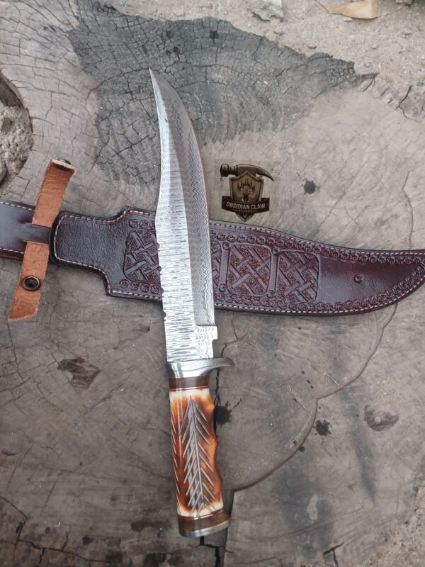 Custome Handmade Damascus steel Bowie knife.