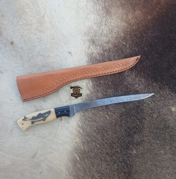 Damascus steel Fishing Fillet knife with leather sheath. - Image 2